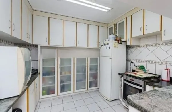 Imagem Casa / sobrado no bairro Jardim Itu de 3 dormitórios e pátio com piscina