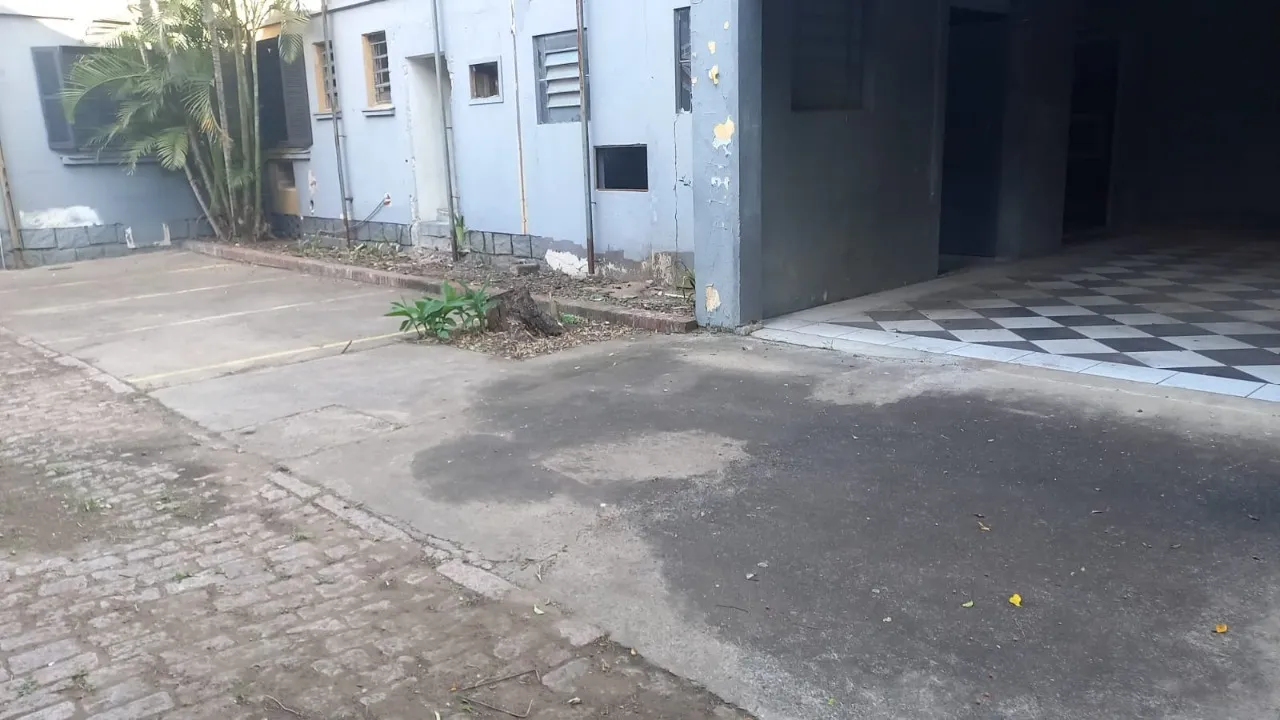 Imagem Excelente oportunidade de locação: terreno com 31 metros de frente por 60 metros de profundidade, ...