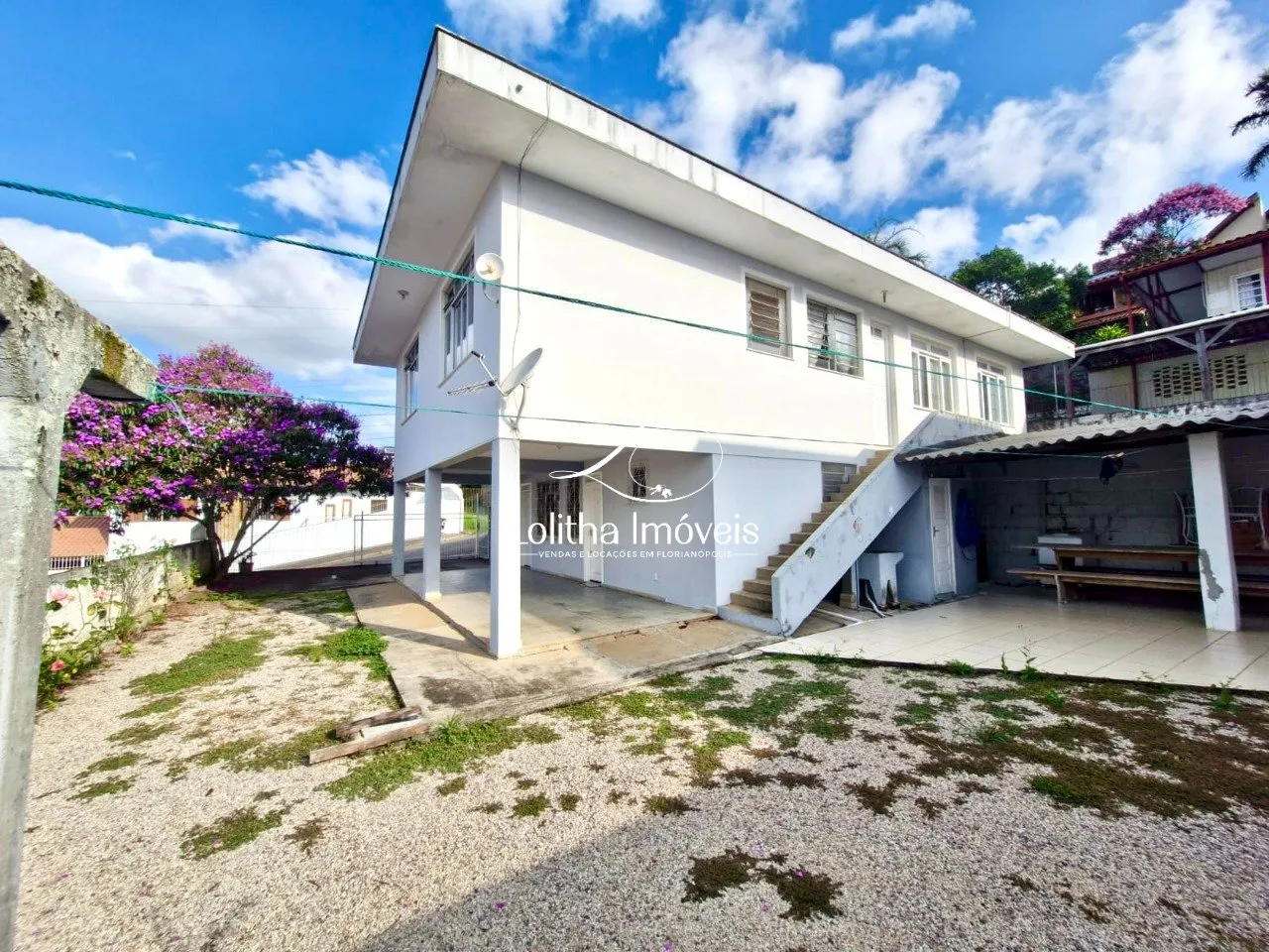 Imagem CASA COM 4 DORMITÓRIOS À VENDA PRÓXIMO À AV. MAX SCHRAMM