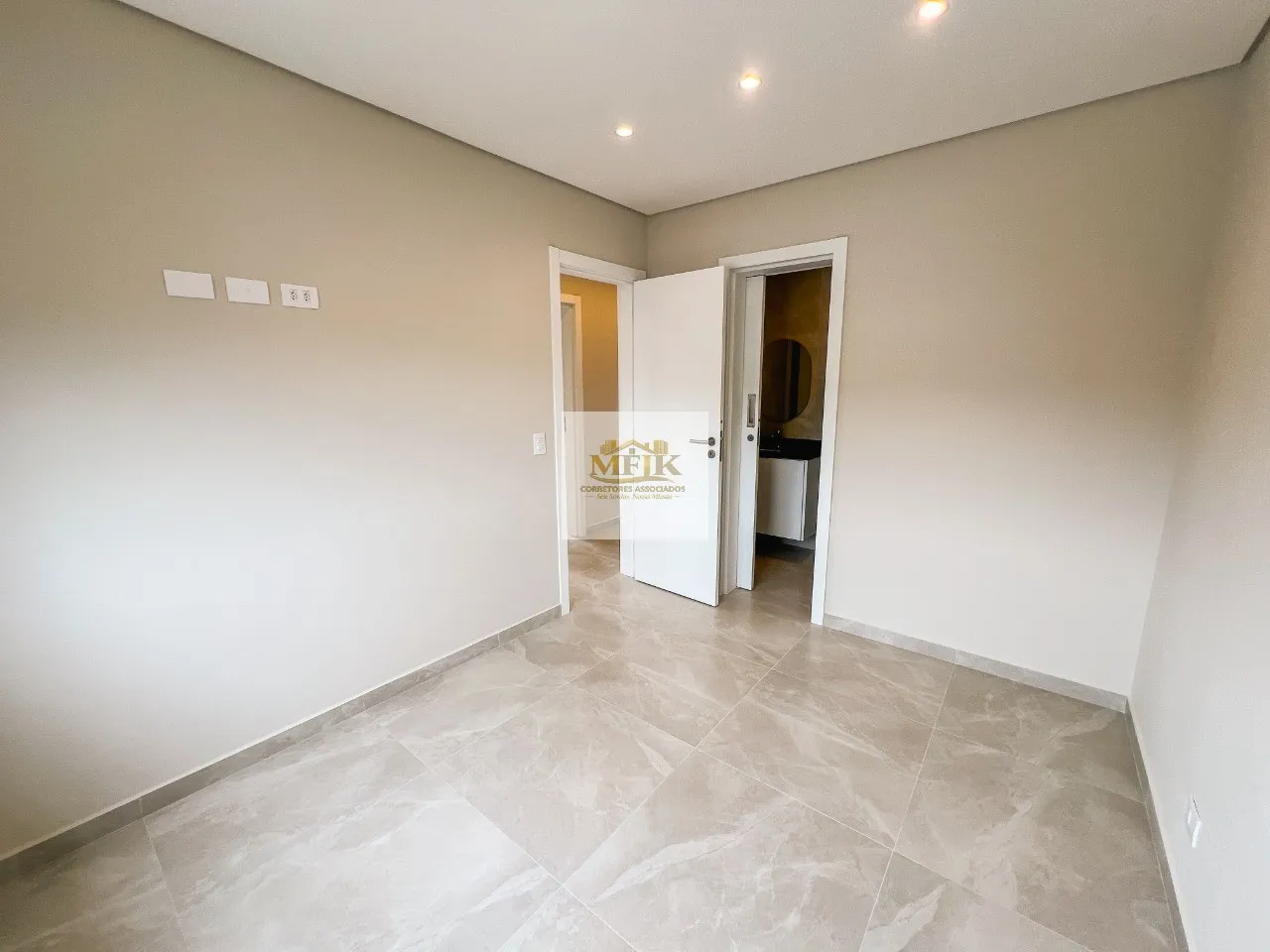 Imagem Residencial Laguna Imóvel Pronto Área total 220m² Área privativa 153m² 4 quartos sendo 1 suíte 2 banheiros social 2 vaga