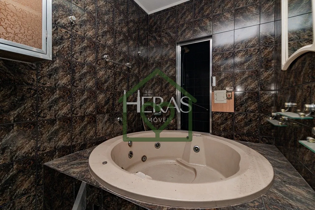 Imagem Amplo apartamento mobiliado, com 116 m² de área privativa; - 3 dormitórios amplos com ar condicio...