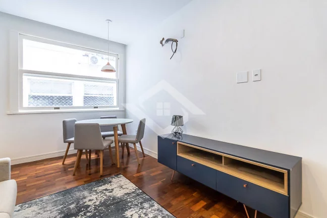 Imagem Apartamento de 2 Quartos para Venda em Copacabana com 80 m²