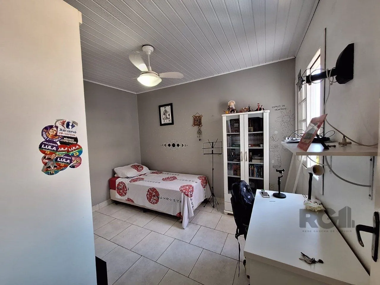 Imagem Casa com 3 dormitórios, suíte, lareira, Jardim Algarve em Alvorada - RS.