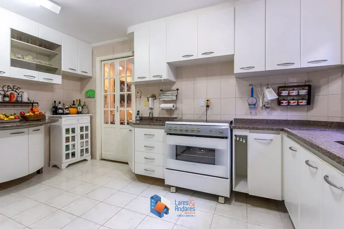 Imagem Sobrado para venda em Jardim Santo Antoninho com 3 quartos, sendo 3 suítes, 150m²