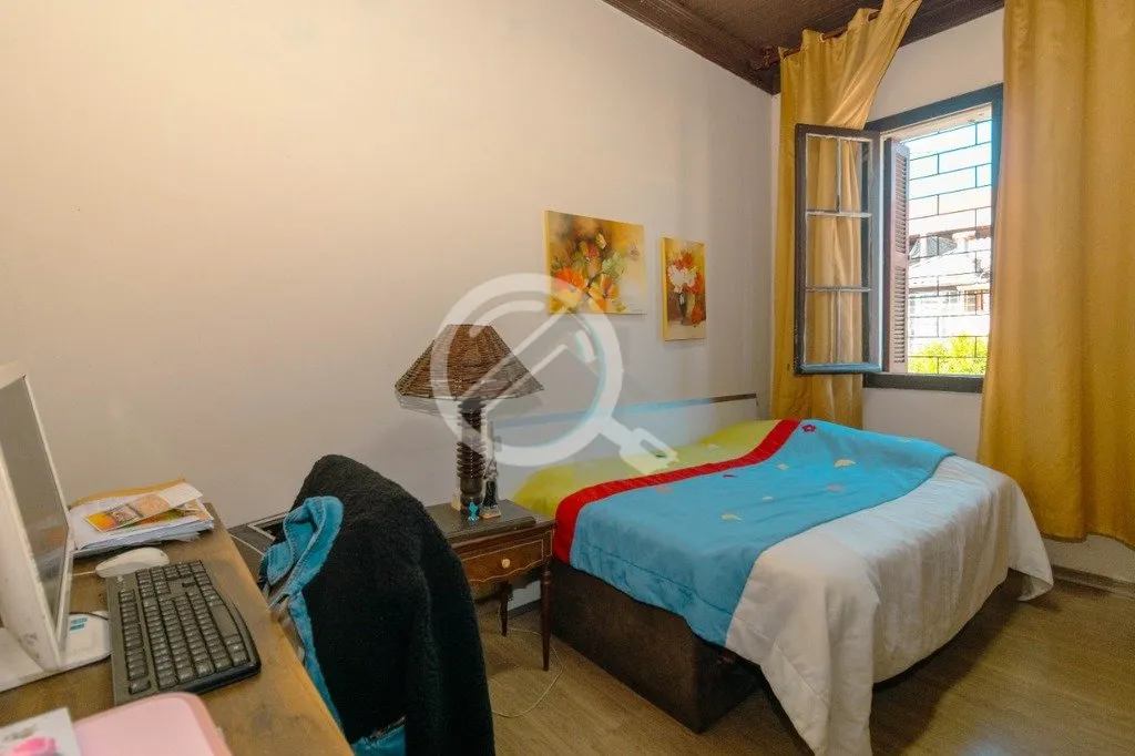 Imagem Casa 2 pavimentos com 130m² de área privativa, três dormitórios, living dois ambientes, sala de ...