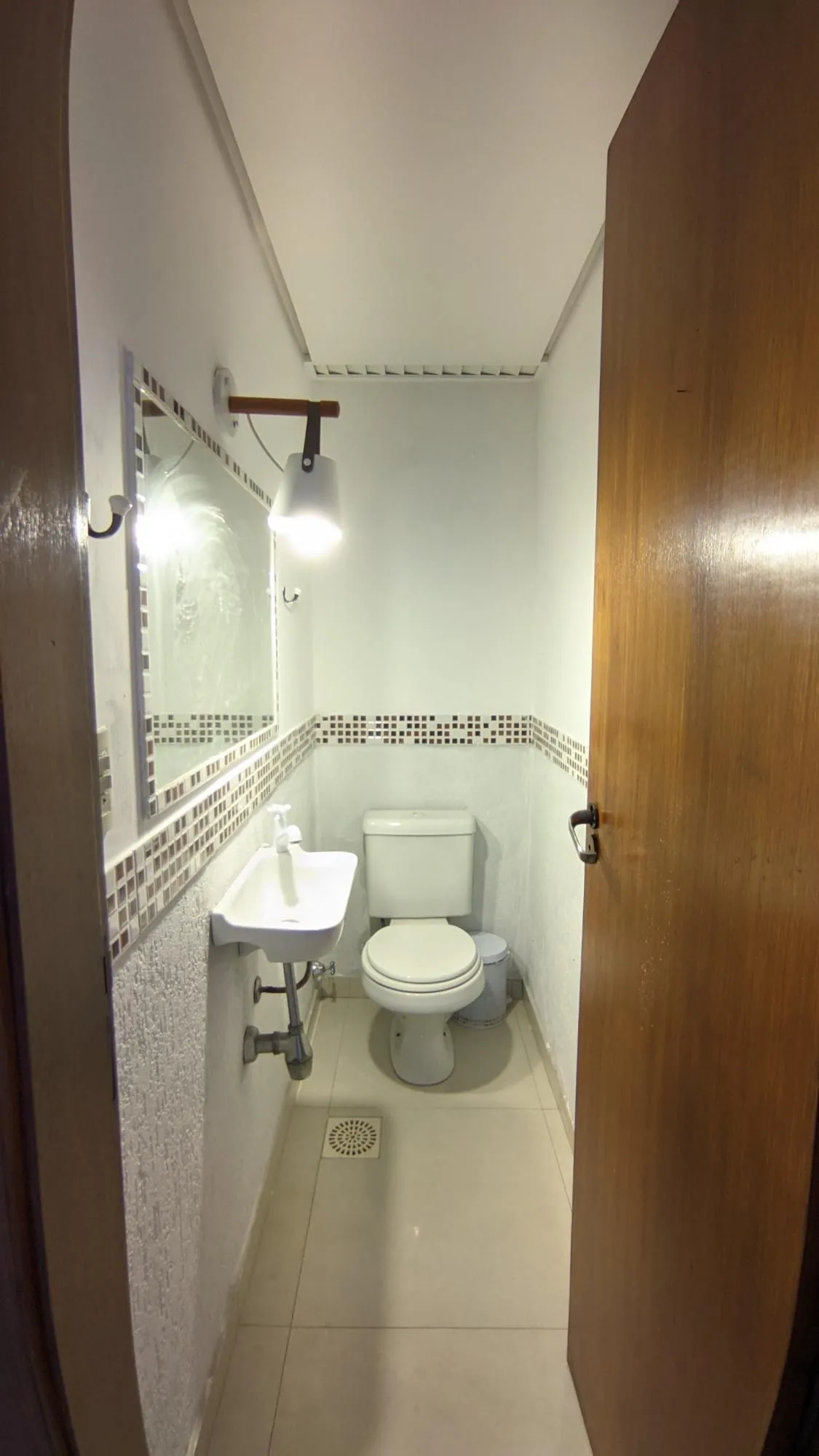 Imagem Casa de 3 Andares com Pátio e Churrasqueira Próxima ao Bourbon Country