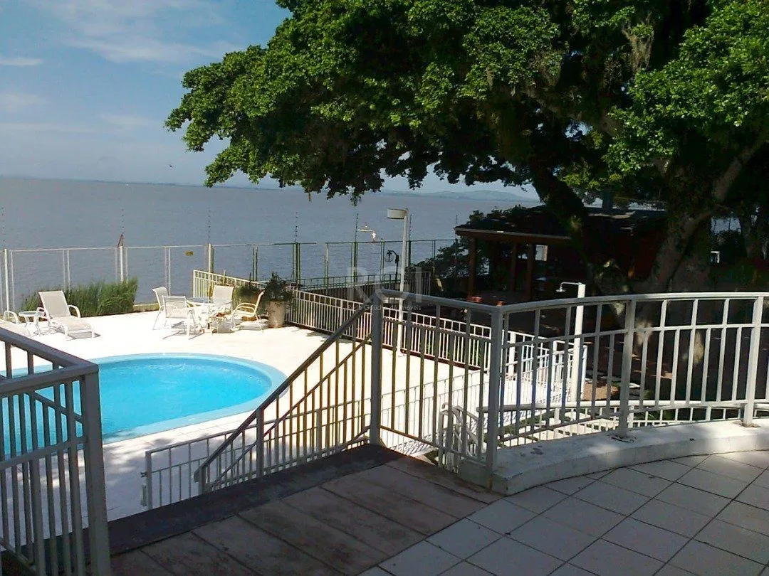 Imagem casa em condomínio fechado, às margens do rio guaíba,