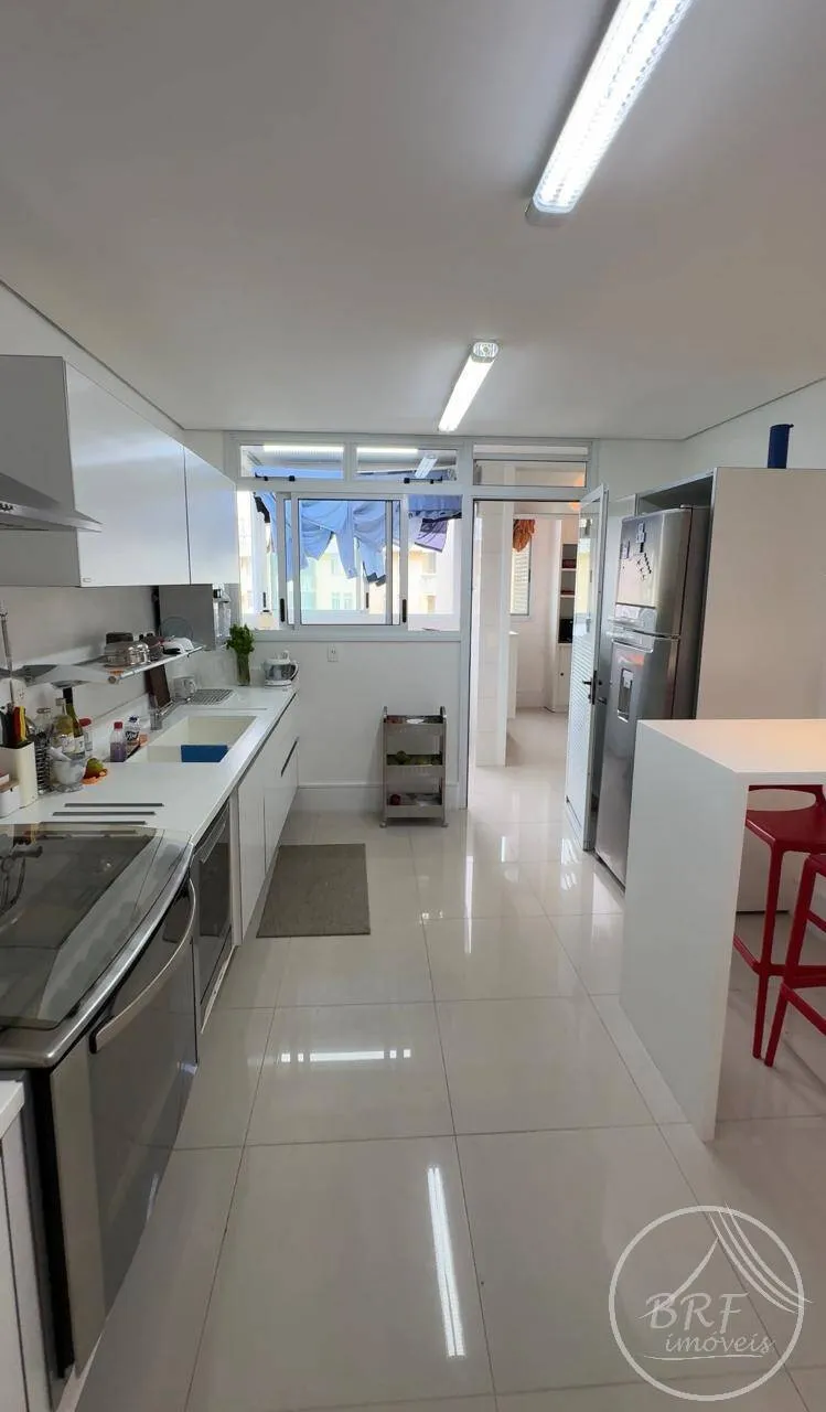Imagem Apto. Alto Padrão em Coqueiros, Frente Mar com 4 Suítes e 300m² Privativos