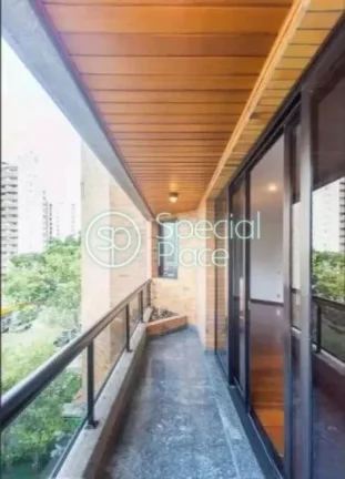 Imagem Oportunidade em Moema Pássaros, pertinho do parque e fora de rota. Excelente apartamento com 183m²...