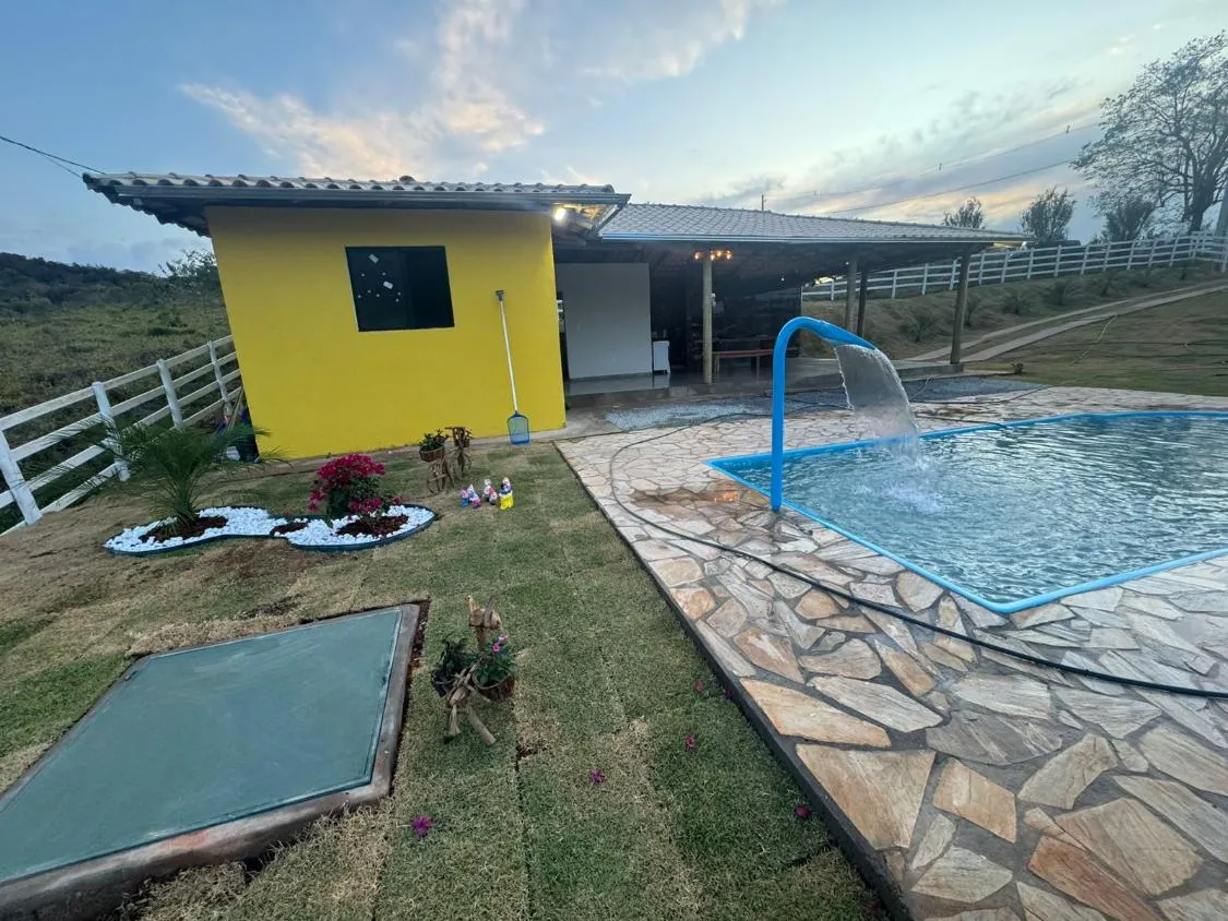 Imagem Vendo excelente chácara em Moeda/MG , com 1.000 m² de área,