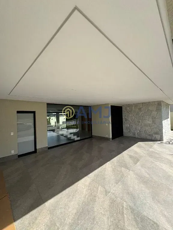 Imagem SOBRADO DE ALTO PADRÃO COM ELEVADOR PRIVATIVO, 4 SUÍTES E PISCINA AQUECIDA - PORTAL DO SOL GARDEN