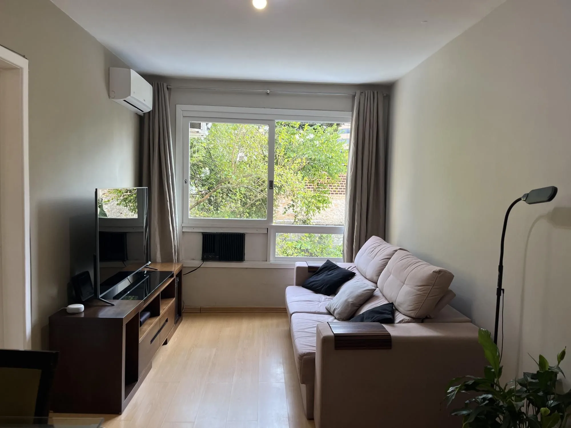 Imagem Apartamento com 02 quartos no Bairro Passo da Areia, Porto Alegre