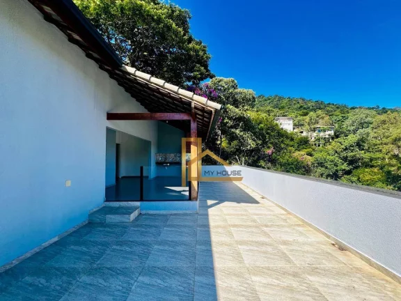 Imagem Casa com 3 dormitórios sendo 1 suíte e vista privilegiada à venda, 201 m² - Vale das Nações - Teresópolis/RJ