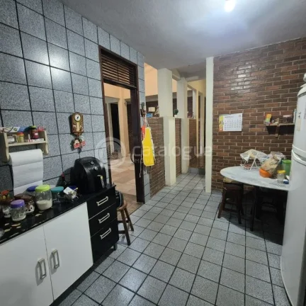 Imagem Venda de uma casa em Alagamra17 x 30 com 4 suítes, sala para 3 ambts, escritório, Dce, 1 Flat, Vagas de garagem