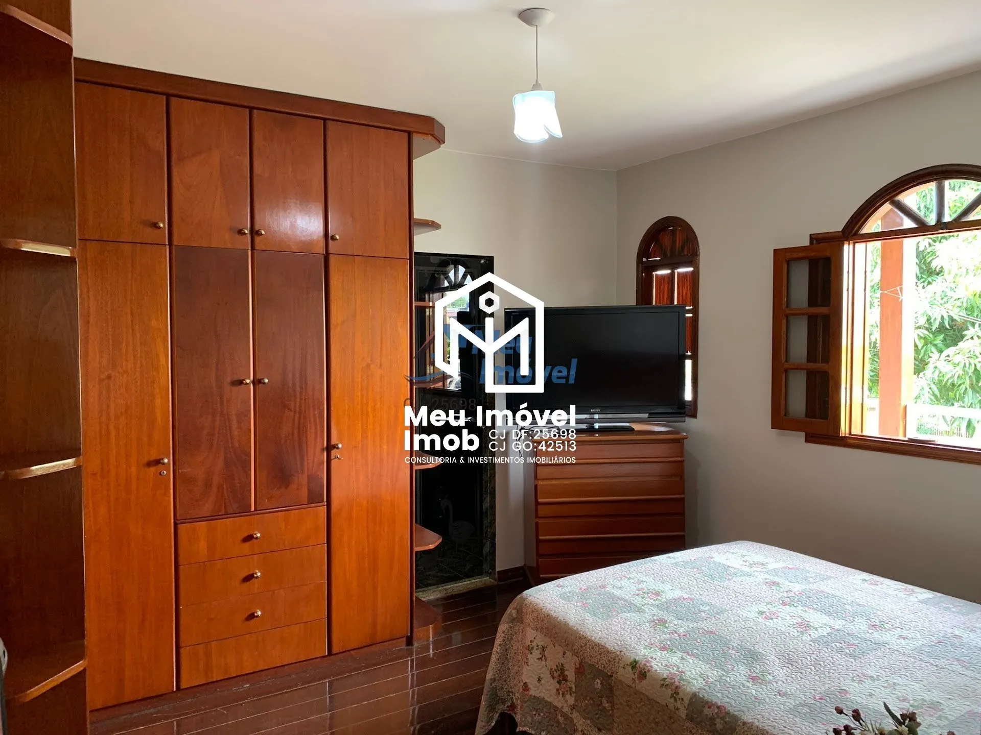 Imagem Casa Sobrado 5 Quartos 5 Suítes 2 Vagas 400m² Reformado