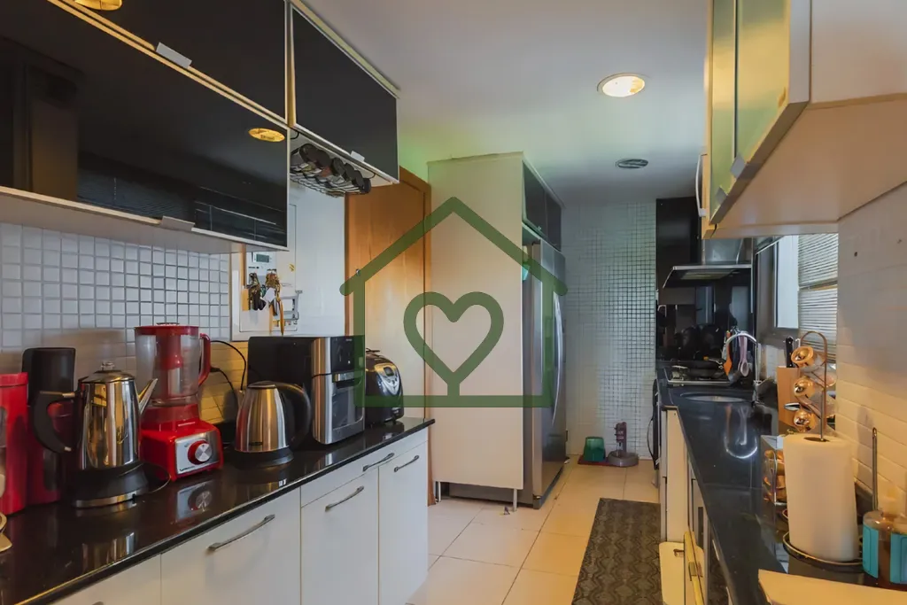 Imagem Localizado no prestigiado bairro Três Figueiras, em Porto Alegre, este apartamento no condomínio U...