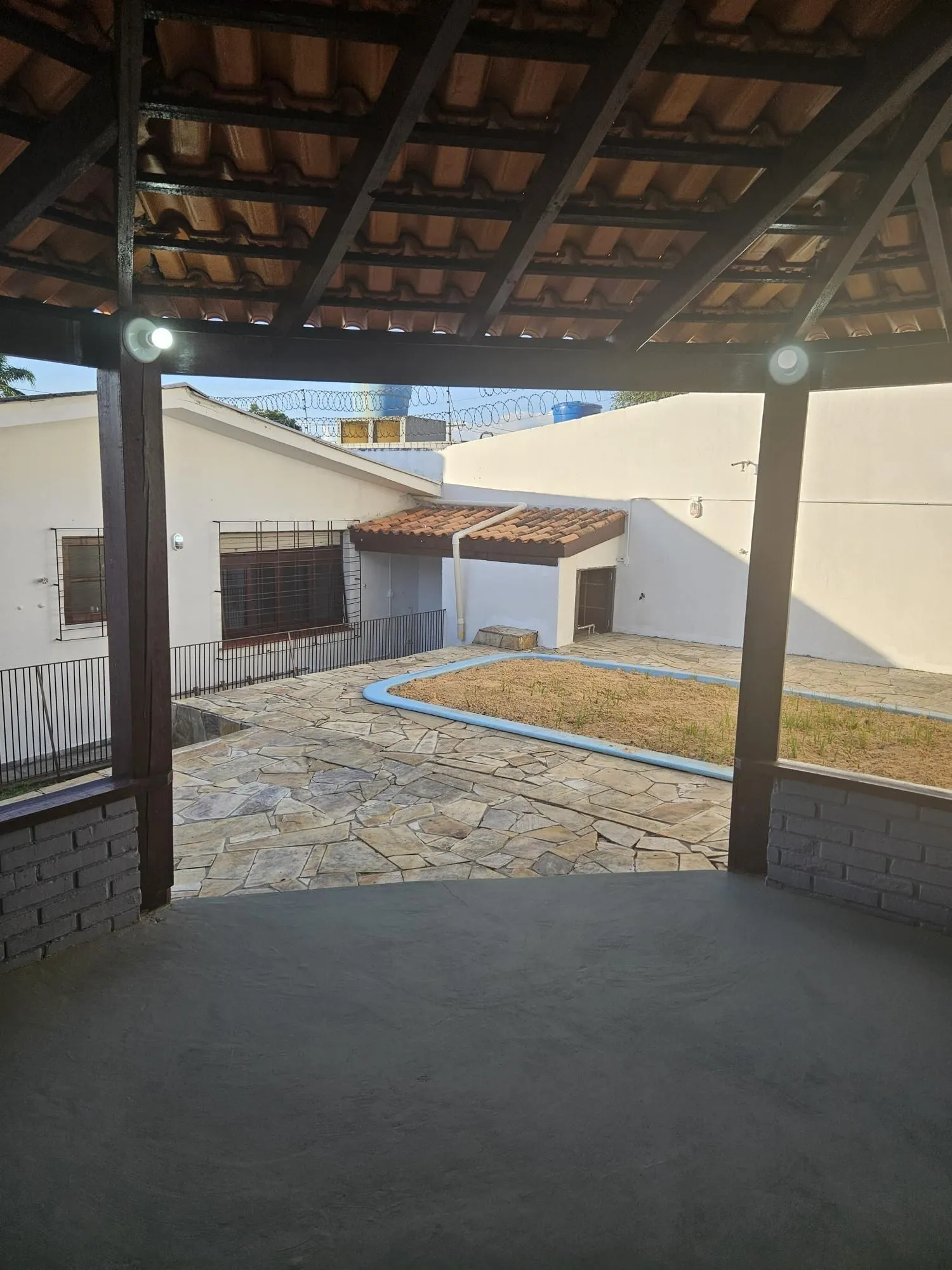 Imagem Casa toda reformada na avenida nonoai