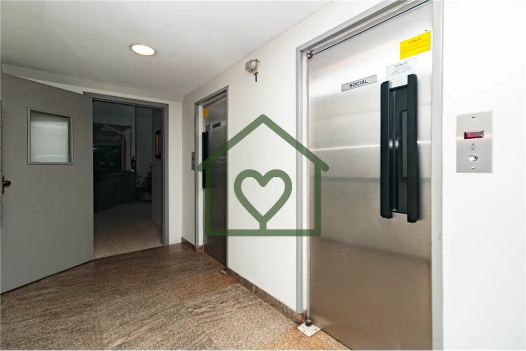 Imagem Amplo apartamento de 120m2, de frente, com 3 dormitÃ³rios, sendo 1 suÃ­te, vaga de garagem e dependÃ...
