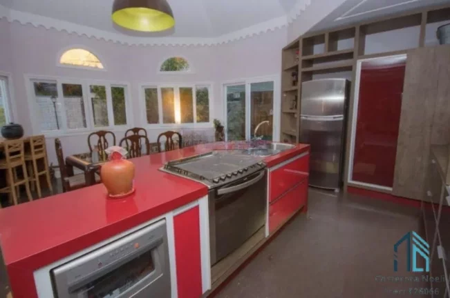 Imagem Casa linda 04 quartos sendo 02 suítes, piscina aquecida, ótima localização em Pinhais PR