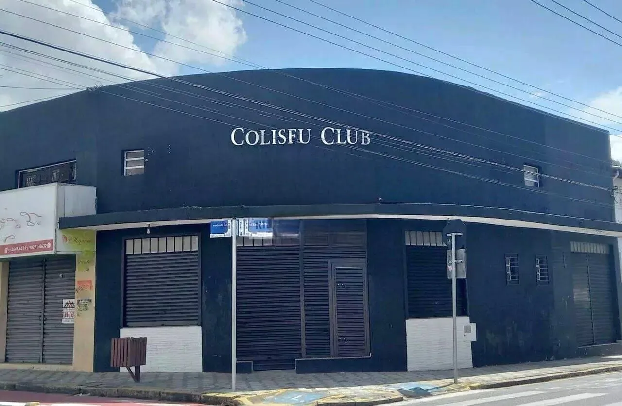 Foto do imóvel Excelente ponto comercial de esquina para locação no centro de Pindamonhangaba, em frente ao Museu Palacete Visconde da Palmeira.