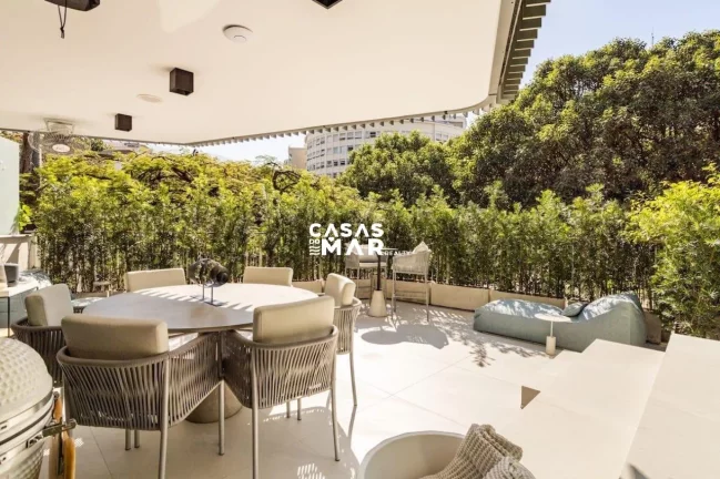 Imagem Apartamento de Luxo no Leblon: 2 quartos, 1 suíte, 2 salas, 2 banheiros, 1 vaga. 133m², próximo à praia, novíssimo, com piscina.