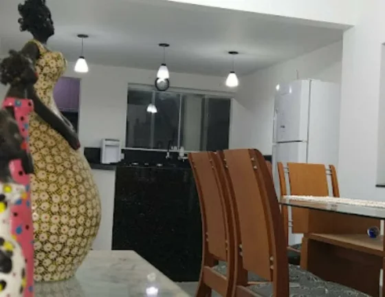 Imagem Sobrado espaçoso, recém-reformado, pronto para morar!
