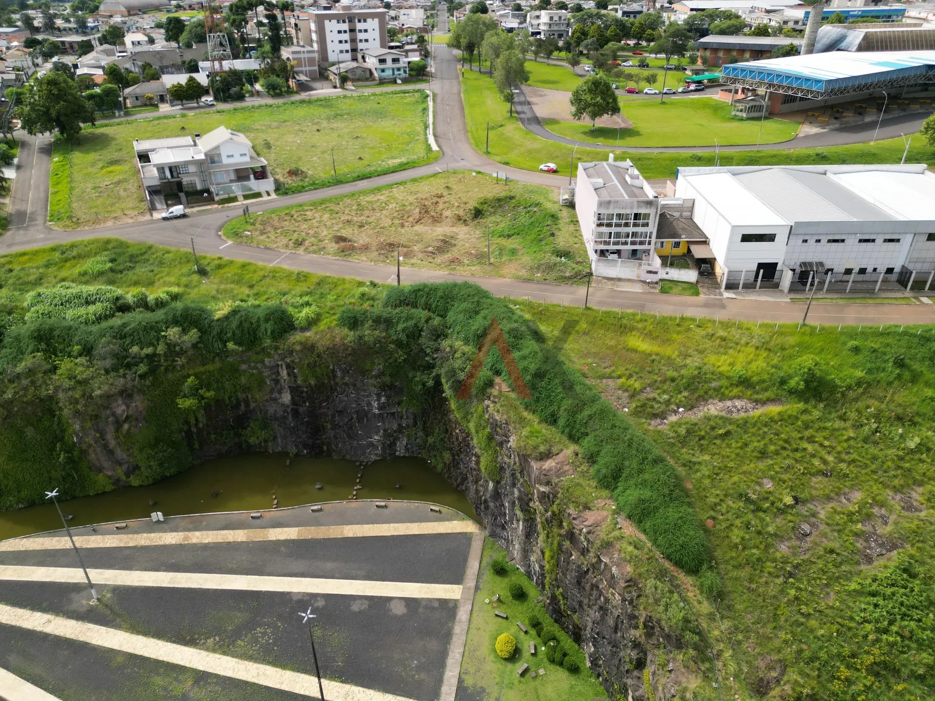 Foto do imóvel Terreno à Venda em Guarapuava - 597,82 m ao Lado da Praça da Fé