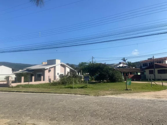 Imagem Terreno de Esquina à Venda em Garopaba, 363m², Escritura Pública e Ótima Localização!