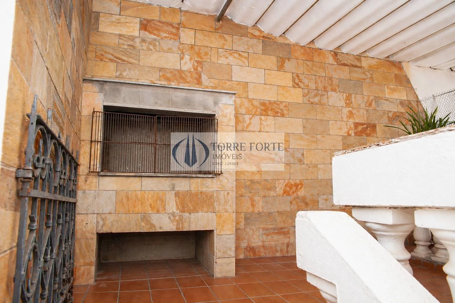 Imagem Ótima casa 170 m² 4 dorms. 1 suíte, 1 vaga de garagem, quintal, Vila Miriam