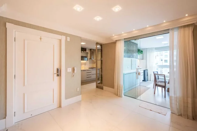 Imagem Apartamento mobiliado com 4 suítes e 3 vagas de garagem em Itapema