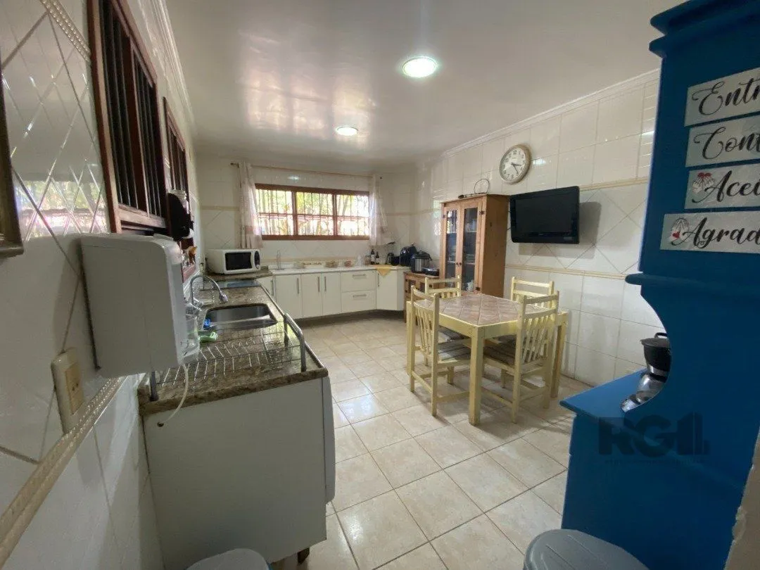 Imagem Casa para Venda - 350m², 4 dormitórios, sendo 4 suites, 4 vagas - Tristeza