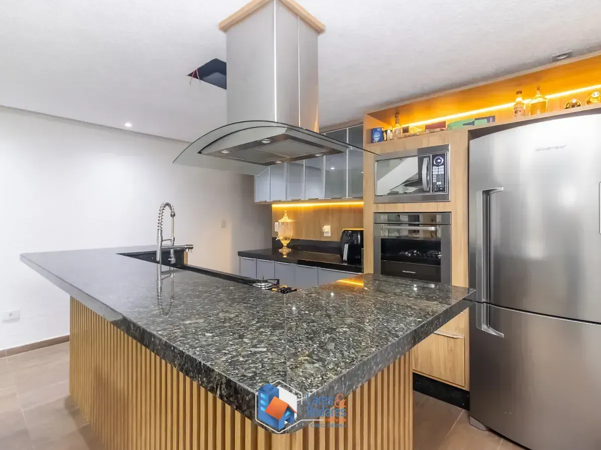 Imagem Sobrado para venda em Vila Guedes com 3 quartos, sendo 3 suítes, 196m²