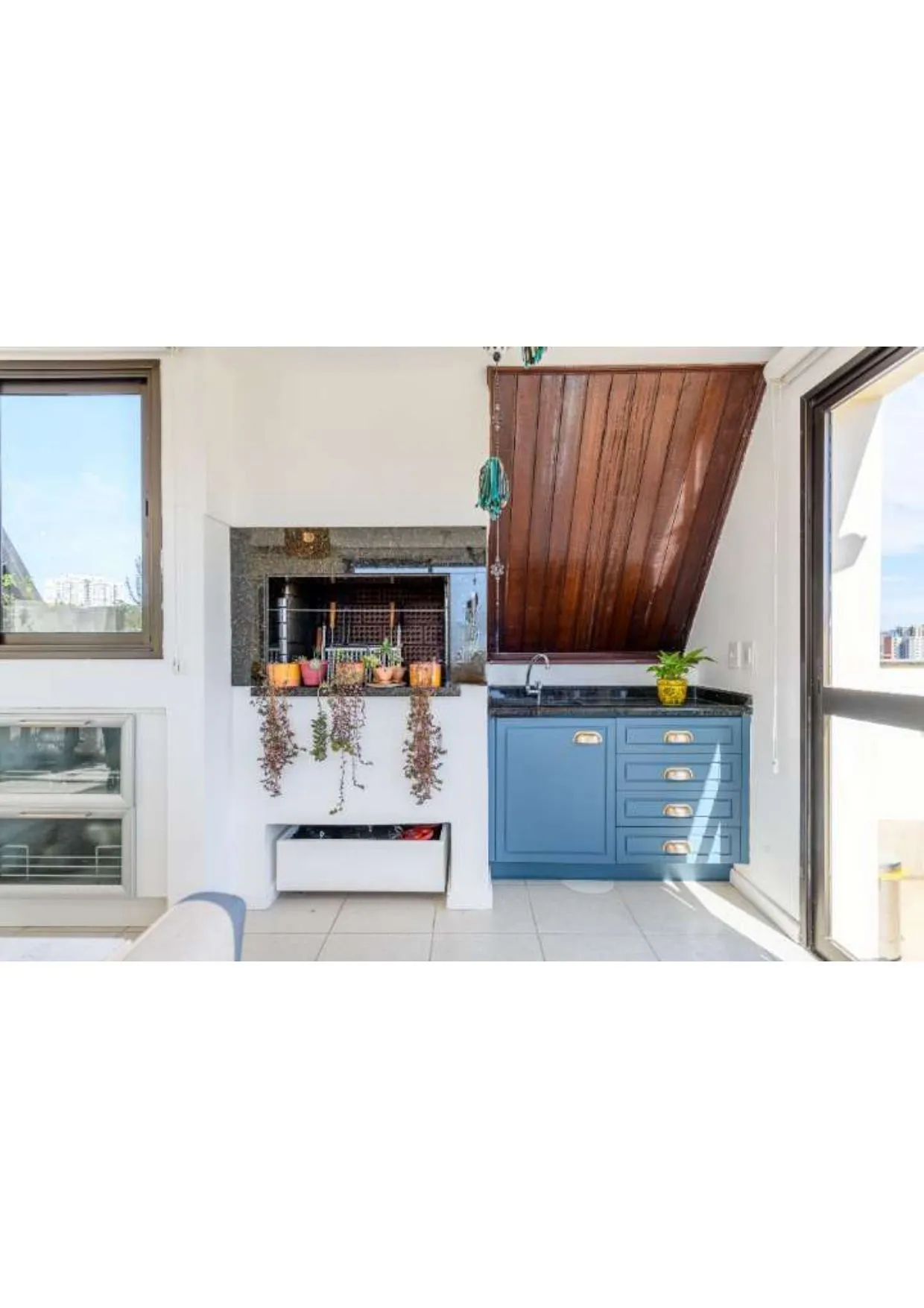 Imagem cobertura duplex ,Semi mobiliada, maravilhosa em rua calma , próximo ao Grêmio Náutico União.