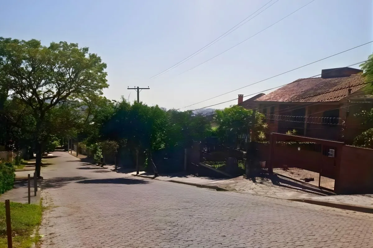 Imagem Terreno com 1.157,16m², na Rua Hipólito da Costa, com Projeto Aprovado