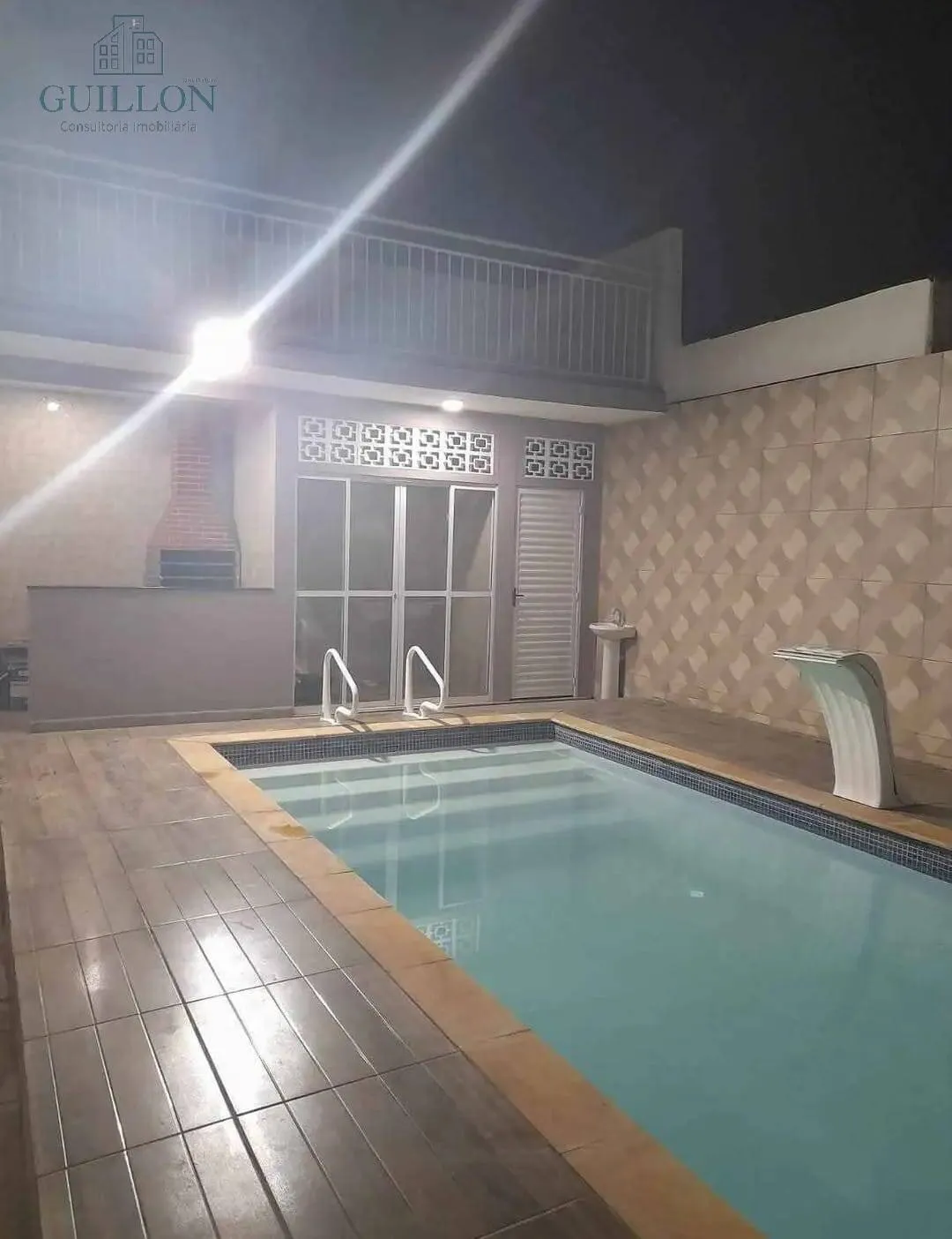 Imagem Sobrado de Alto Padrão com Piscina e Área Gourmet - Apenas 2 km do Centro