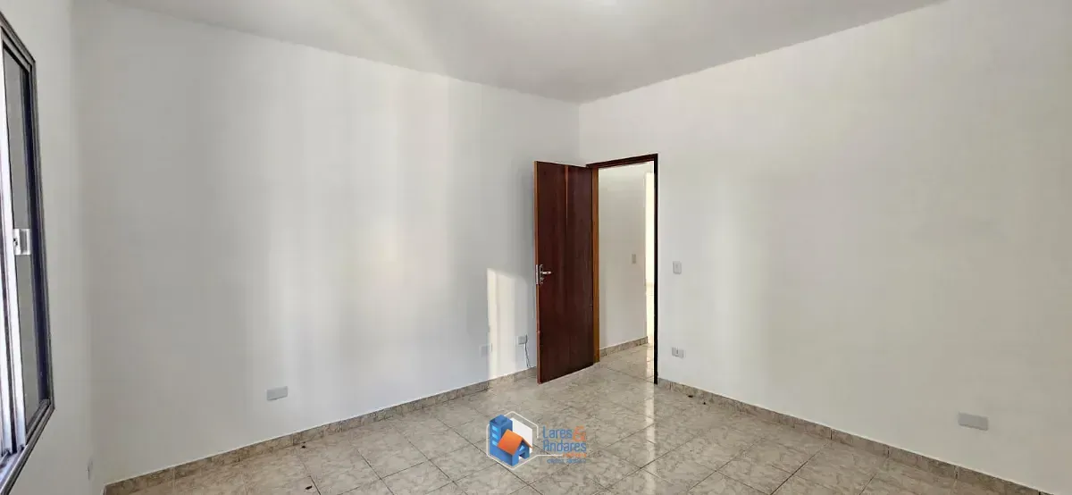 Imagem Sobrado para venda em Jardim Regis com 5 quartos, sendo 1 suíte, 218m²