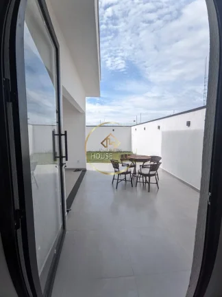 Imagem Casa térrea, 3 Dormitórios (3 suítes), 4 vagas, 300m², Condomínio Malibu.