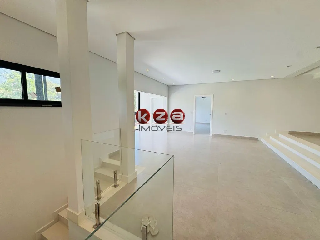 Imagem Casa de Luxo em Condomínio: 5 suítes, 5 salas, 9 banheiros, 4 vagas na cidade de Valinhos-SP, Condomínio Vale do Itamaracá - 760m².