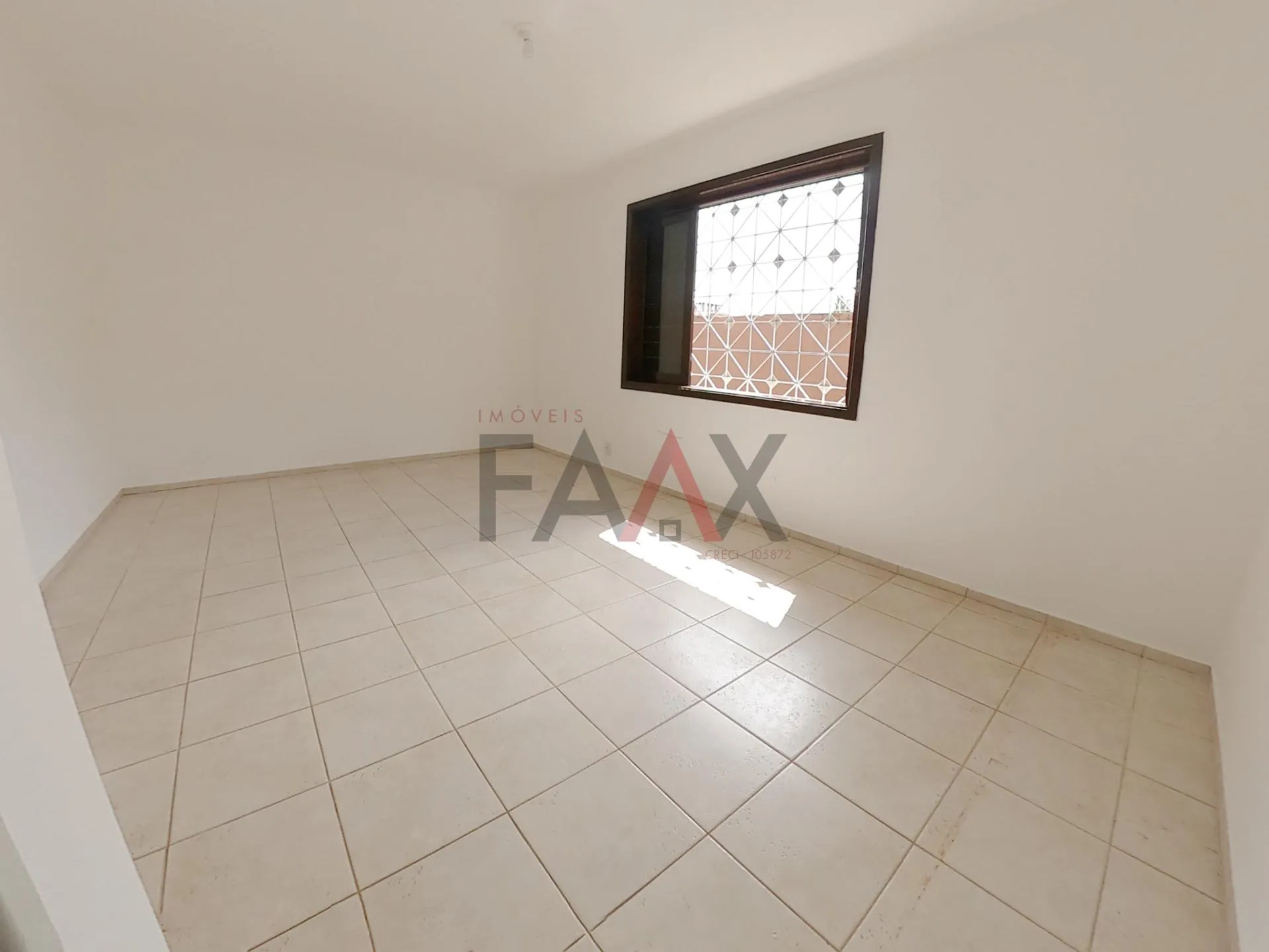 Imagem Casa a venda proximo a praça da ucrania no trianon em Guarapuava - PR