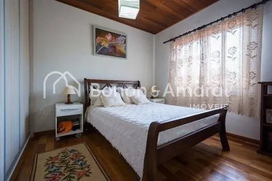 Imagem Casa de condomínio com 340 m² e 4 quartos