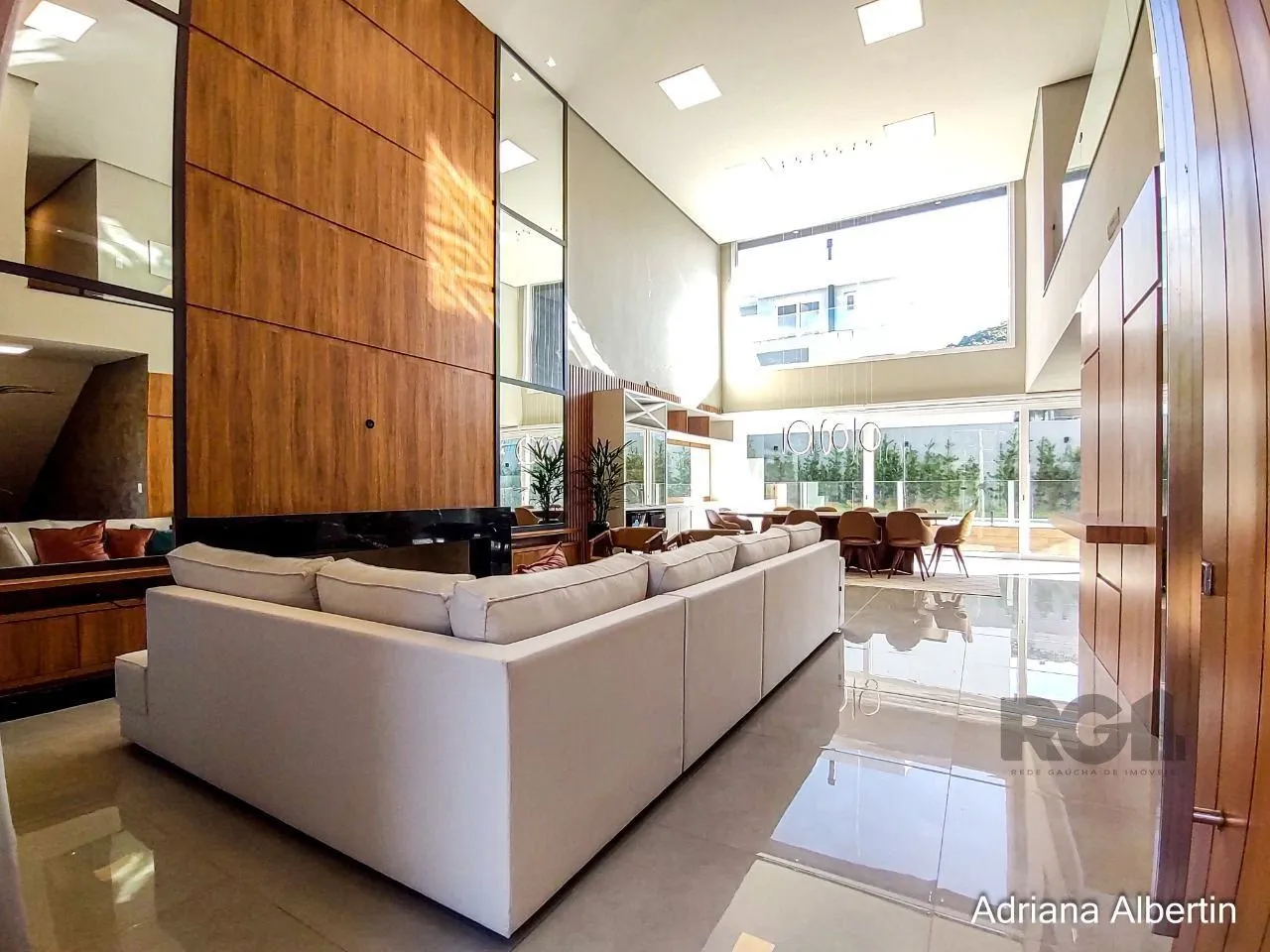 Imagem Casa Condominio para Venda - 266.44m², 4 dormitórios, sendo 4 suites, 2 vagas - Alphaville