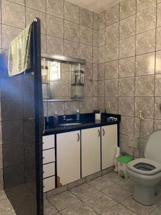 Imagem Casa linear a venda na quadra do mar em Santa Mônica com 5 quartos sendo 1 suite e 3 banheiros, garagem pra dois carro,
