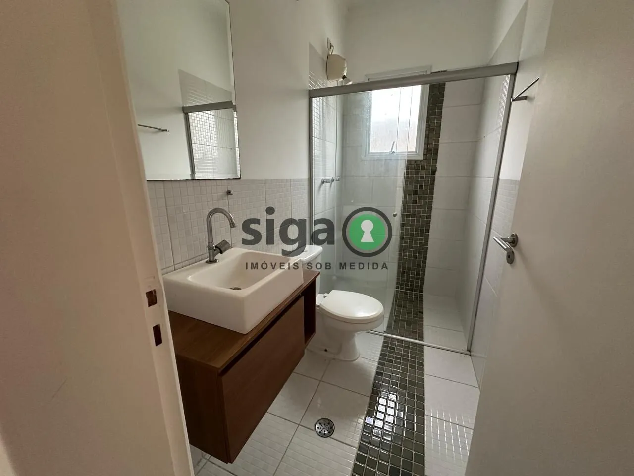 Imagem Oportunidade Casa Ampla com 3 Suítes, Churrasqueira e Área Gourmet