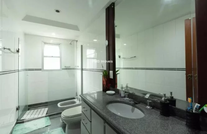 Imagem Imperdível: Apartamento à venda em Moema, São Paulo-SP, com 4 quartos, 1 suíte, 3 banheiros, 3 vagas de garagem e 188m² de área.