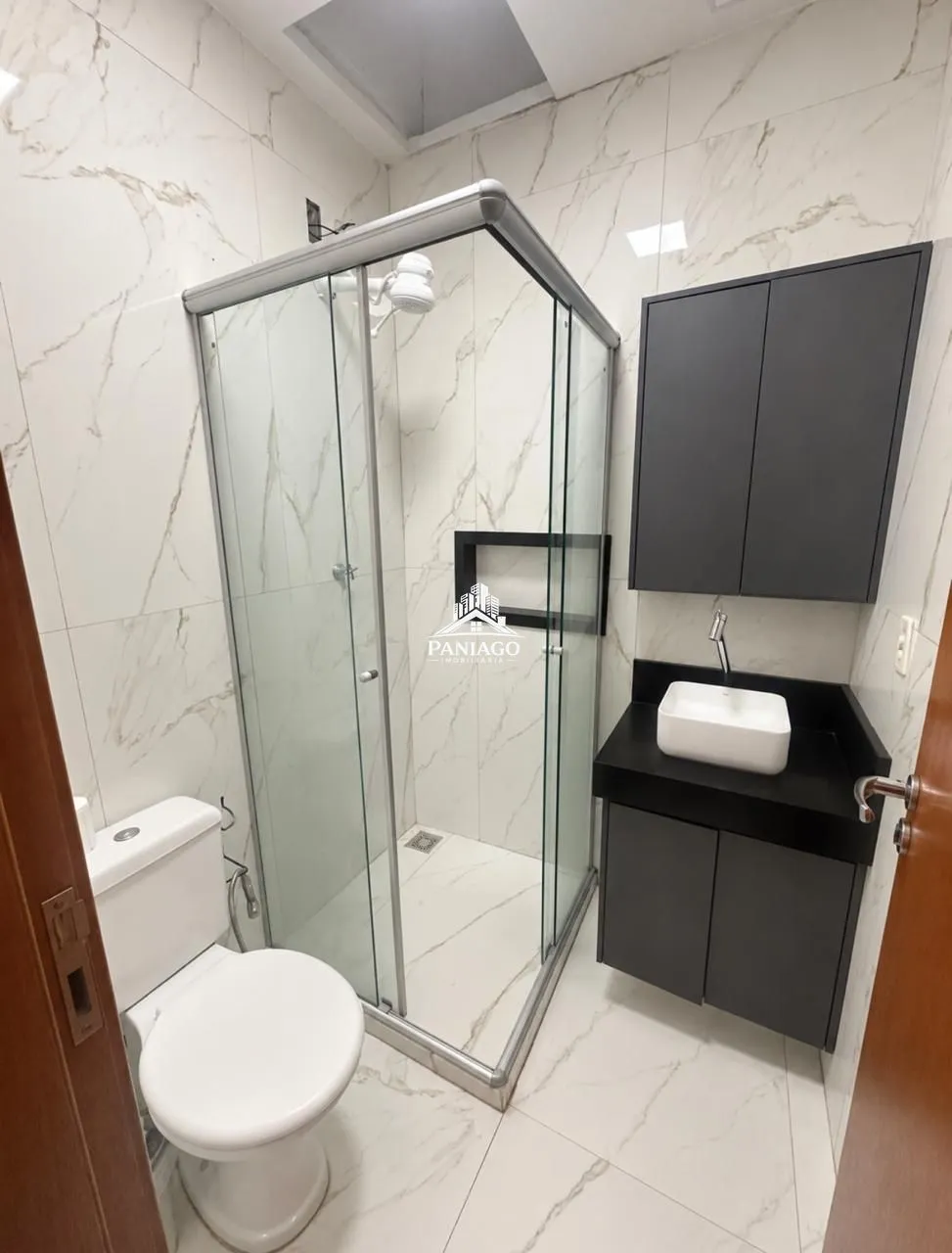 Imagem Casa Reformada com 4 Quartos à Venda no Condomínio Esmeralda