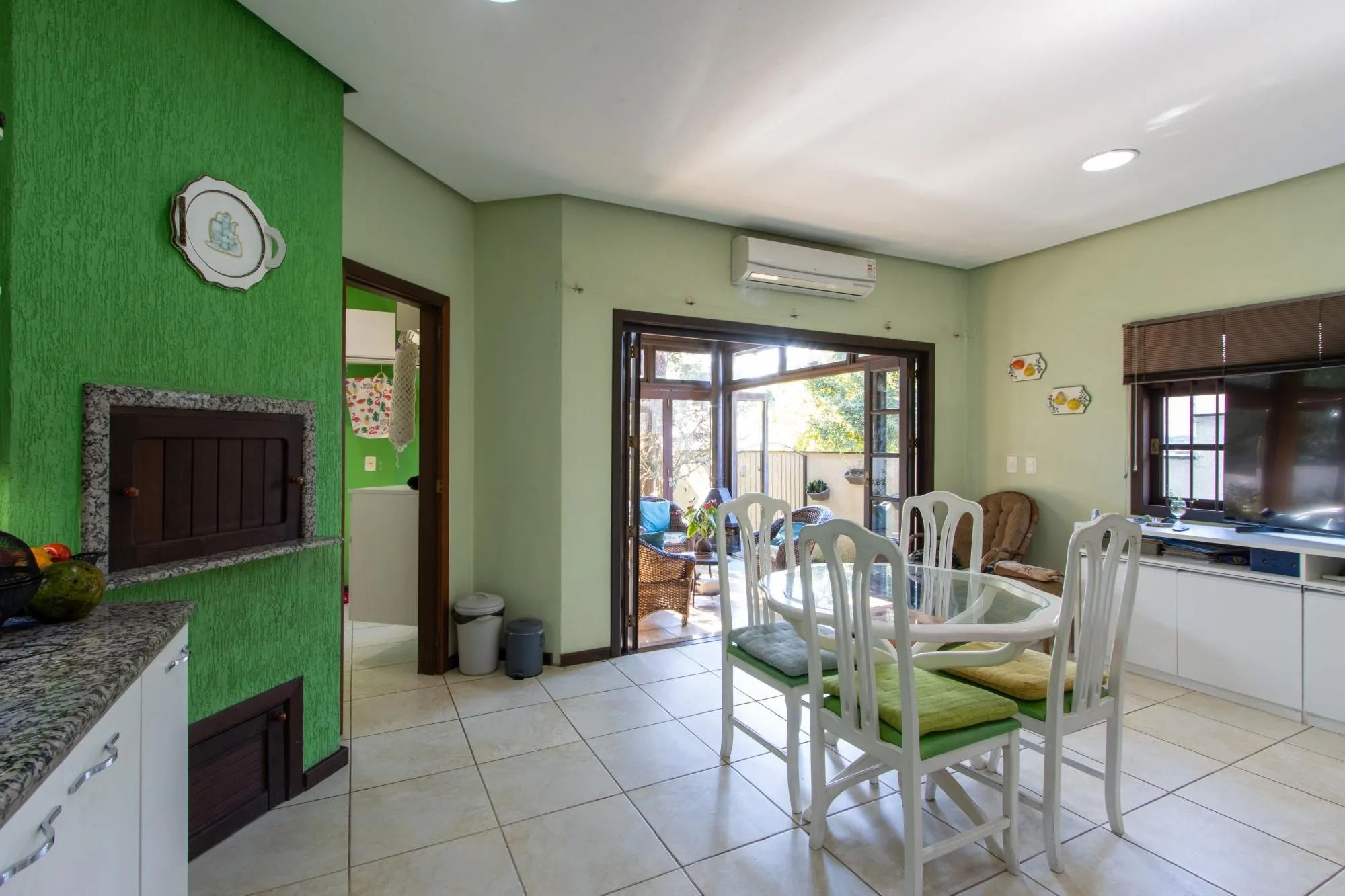 Imagem Casa com 3 quartos e 357m² à venda em Tristeza, Porto Alegre.