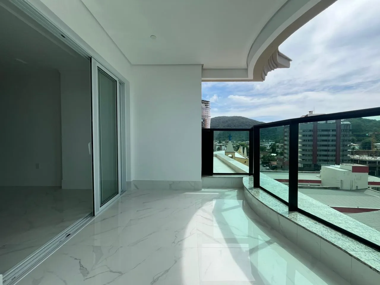 Imagem Apartamento com vista para o mar à venda com 243m2 por R$ 3.645.000,00