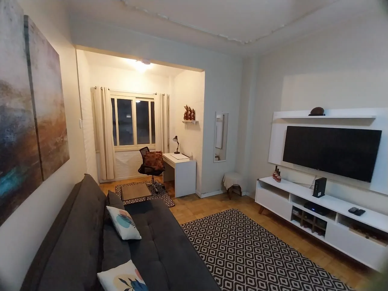 Imagem Oportunidade Excelente Apartamento 1D Mobiliado 2 piso com elevador Cidade Baixa.