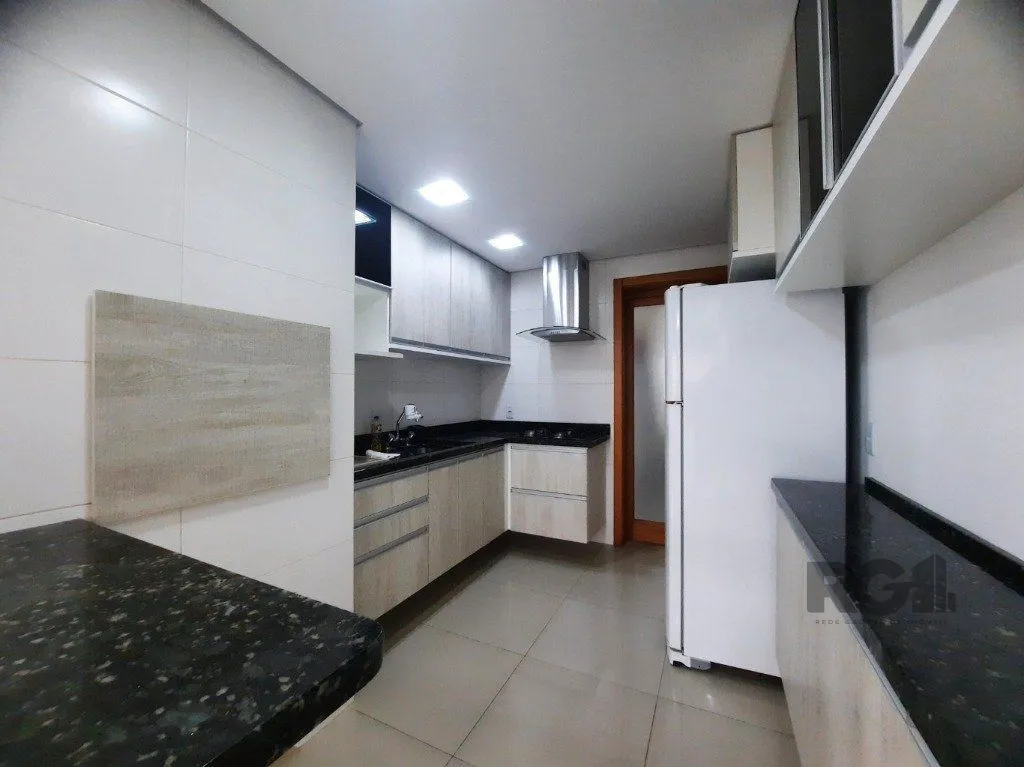 Imagem Vende-se apartamento impecável 2 quartos com suíte, 2 vagas cobertas, próximo da PUCRS - 80m² - Jardim Botânico