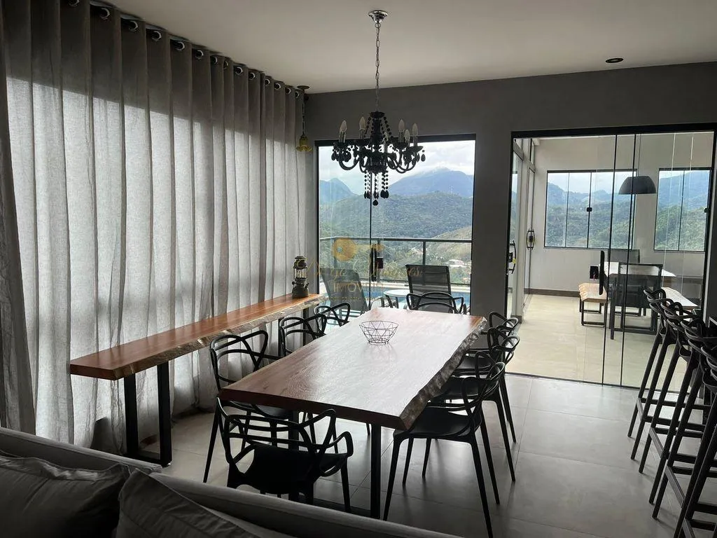 Imagem Casa em Condomínio para Venda em Teresópolis / RJ no bairro Albuquerque
